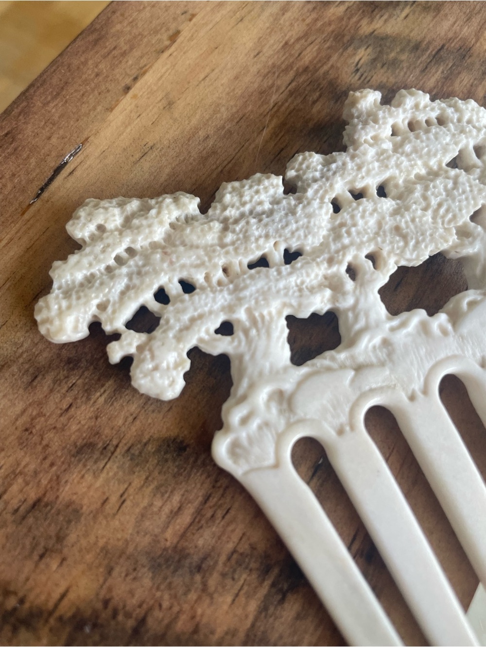 Vintage Signed Carved Bone Hair Comb – Intricate Openwork Design - Picture 2 of 5